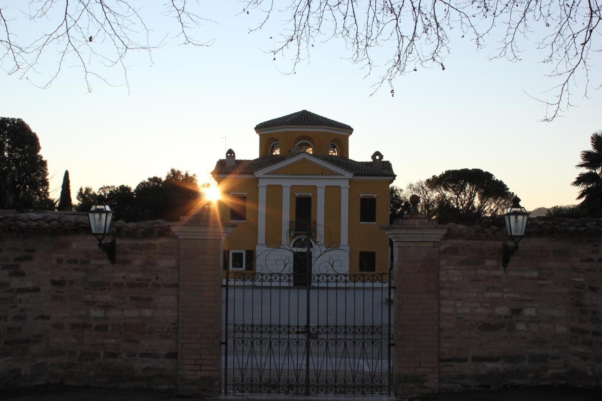 Bed and Breakfast Dimora Di Collio San Severino Marche Exterior foto